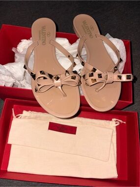 Valentino Garavani Rockstud Bow Detailed Sandals